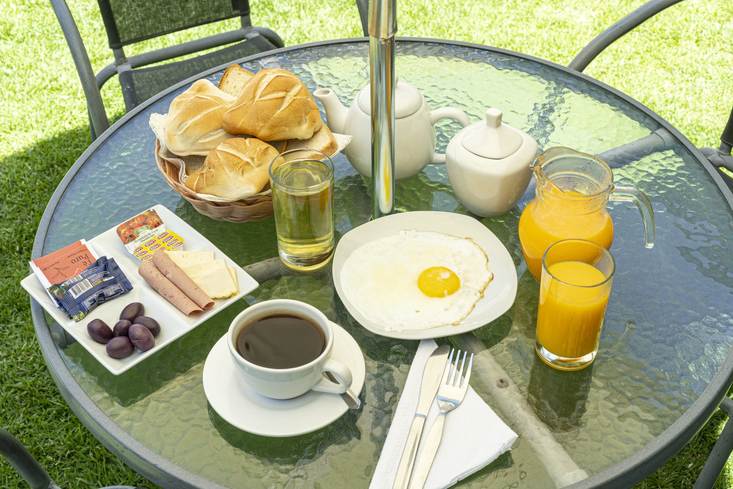 DESAYUNO SEMI BUFFET